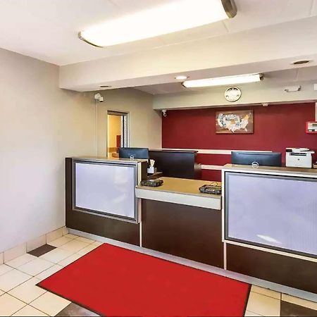 Super 8 By Wyndham Charleston Wv Hotel Екстериор снимка