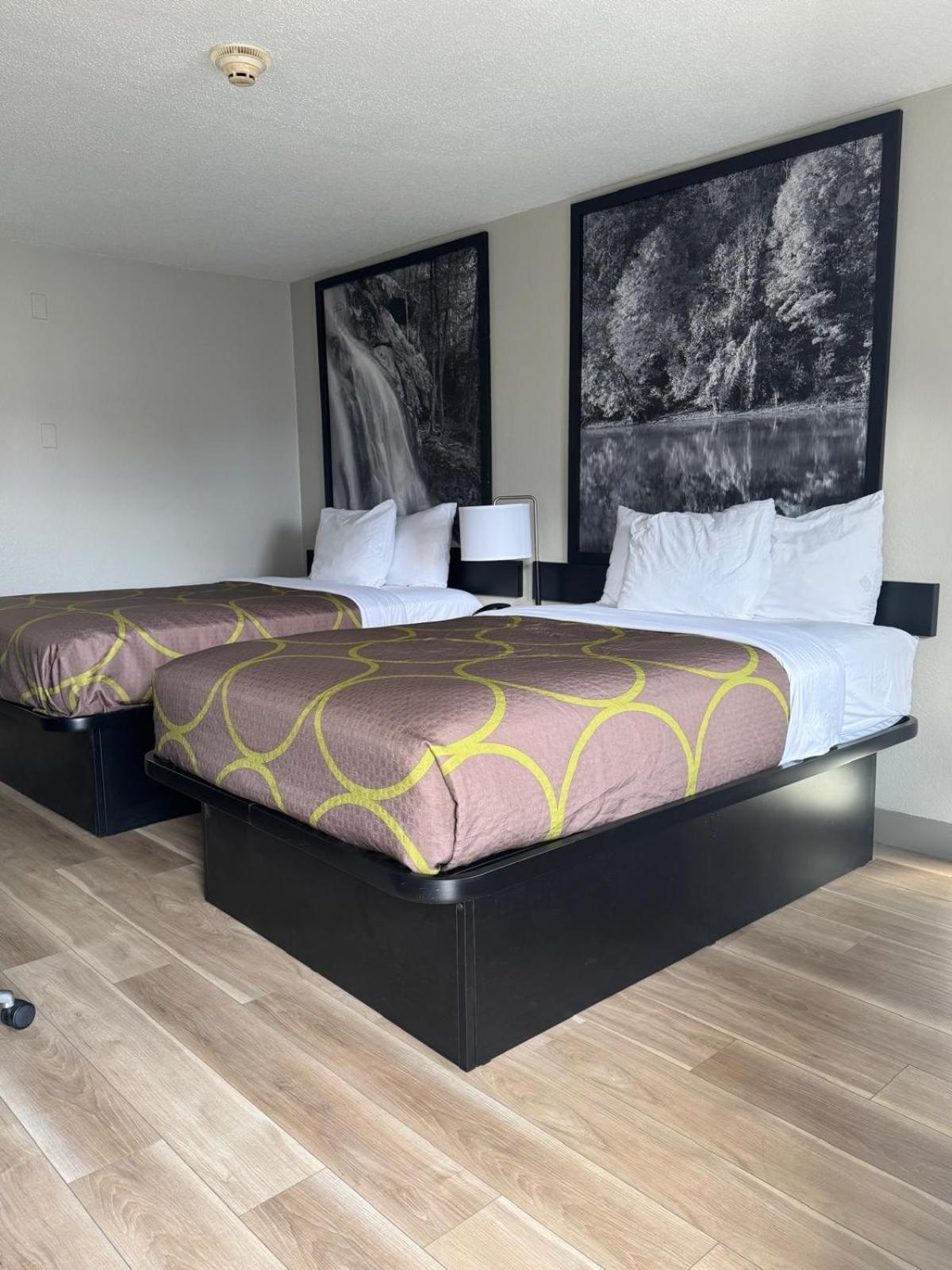Super 8 By Wyndham Charleston Wv Hotel Екстериор снимка